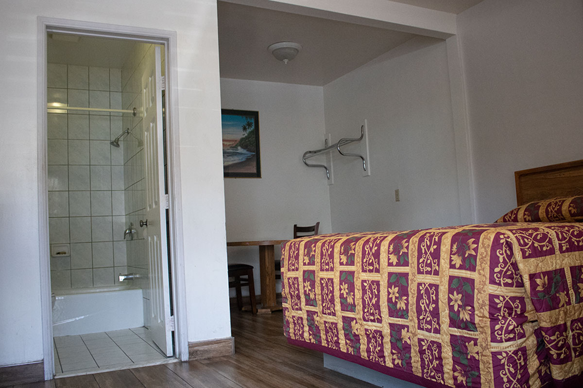 Plaza Inn Motel Rosemead - Spacious and Modern Bathroom